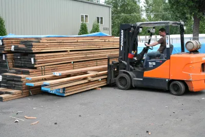 Apitong Warehouse Yard Forklift 3